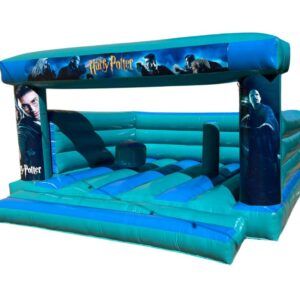 Castillo hinchable de alquiler con temática harry potter azul