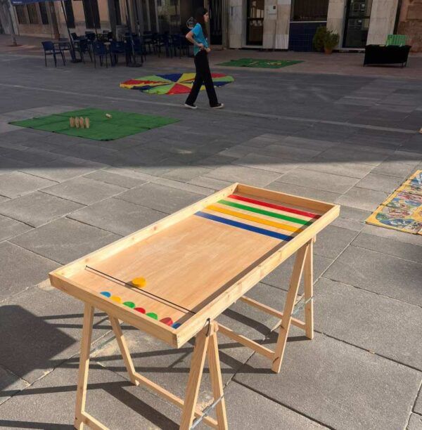 Juego gigante de madera