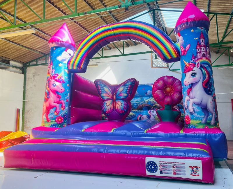 Castillo hinchable unicornios con arcoíris